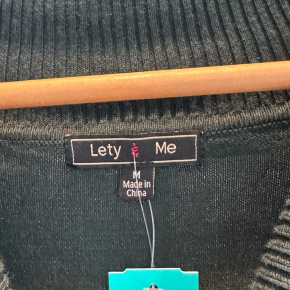 LETY & ME Ece Cowl Neck Curved Her Pullover
Dark Green - Size Medium - Picture 5 of 6